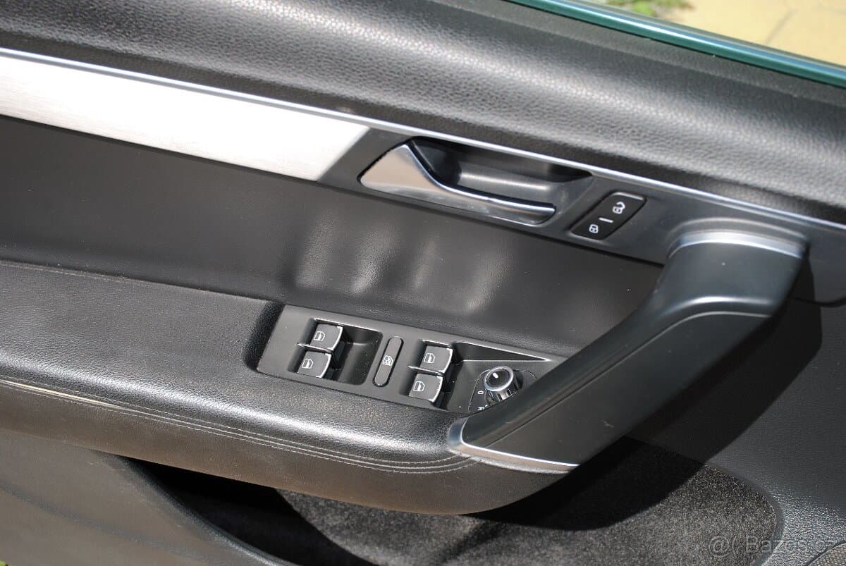 2011 Volkswagen PASSAT - 13