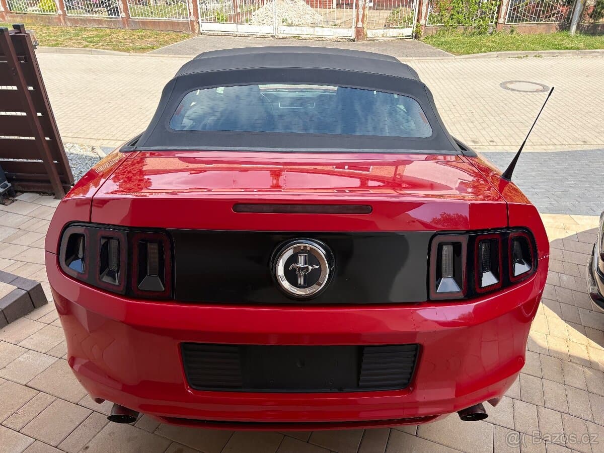 2013 Ford MUSTANG - 13