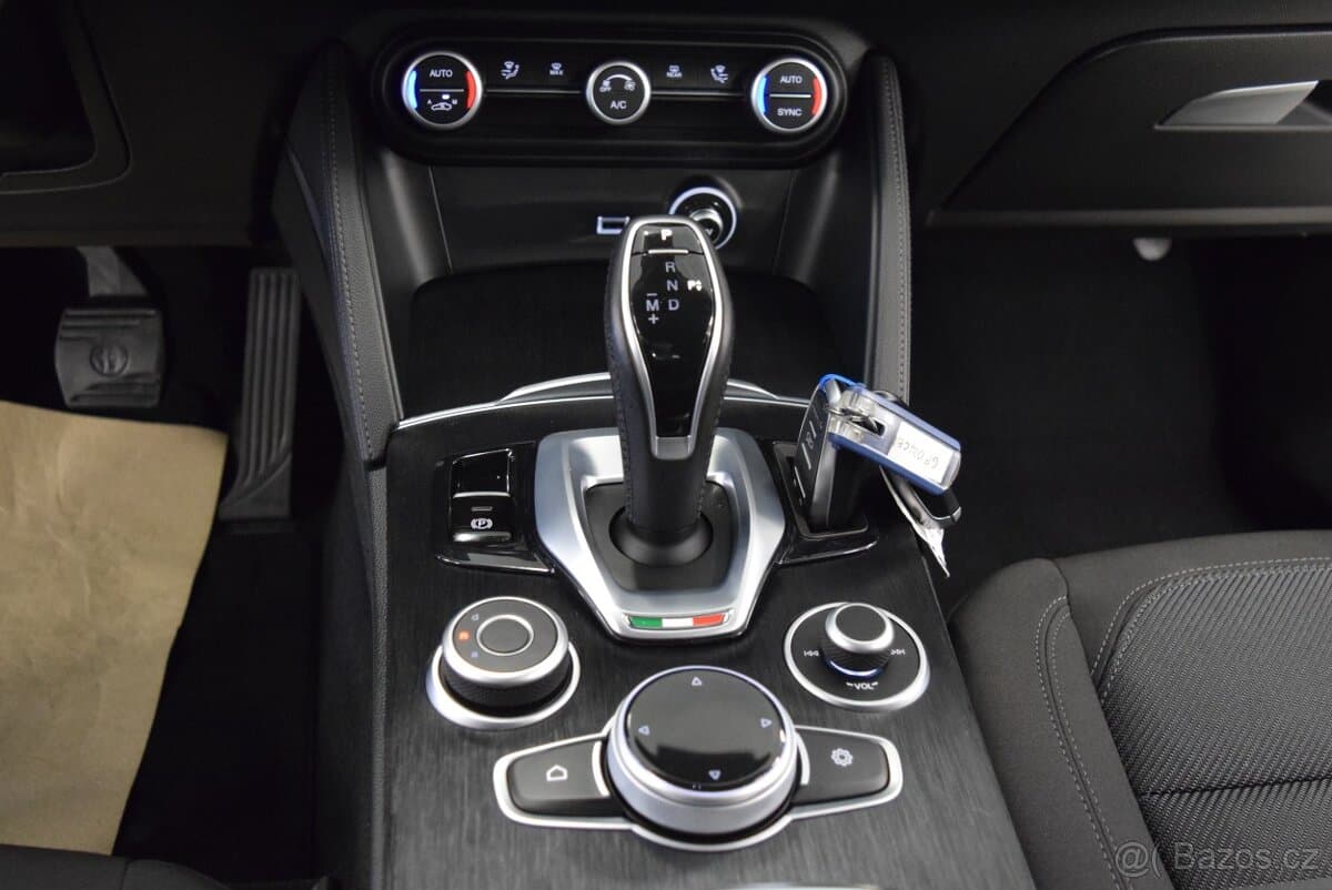 2020 Alfa Romeo STELVIO - 13