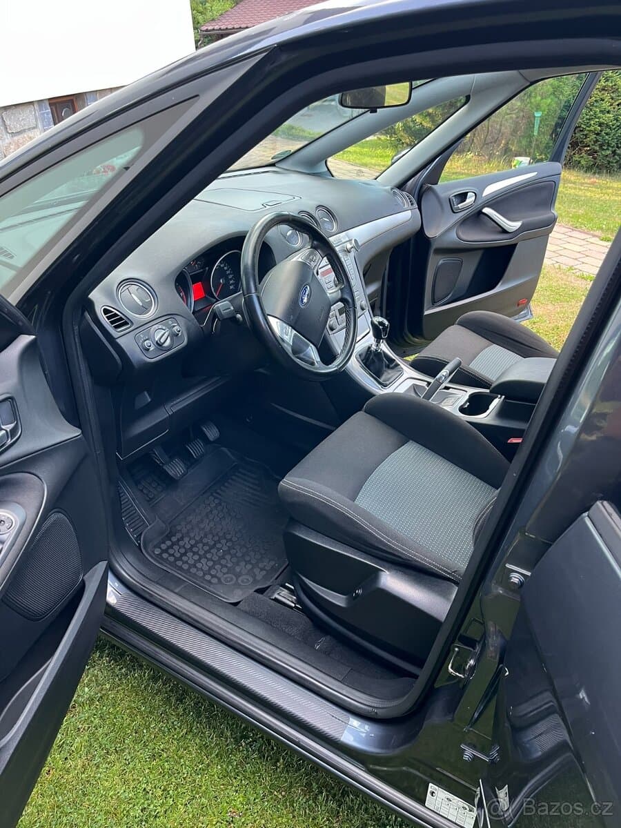 2010 Ford S-MAX - 13