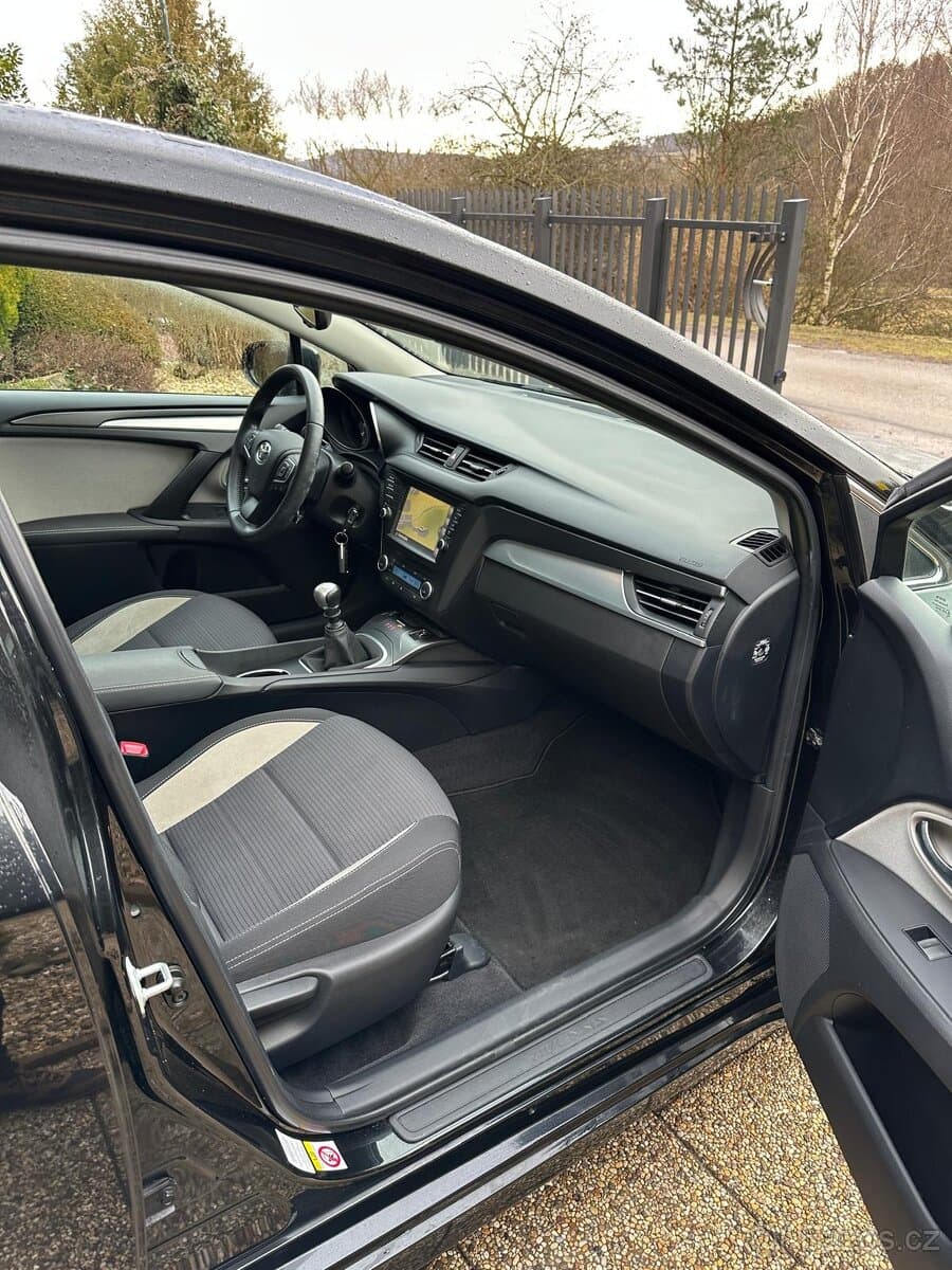 2015 Toyota AVENSIS - 13