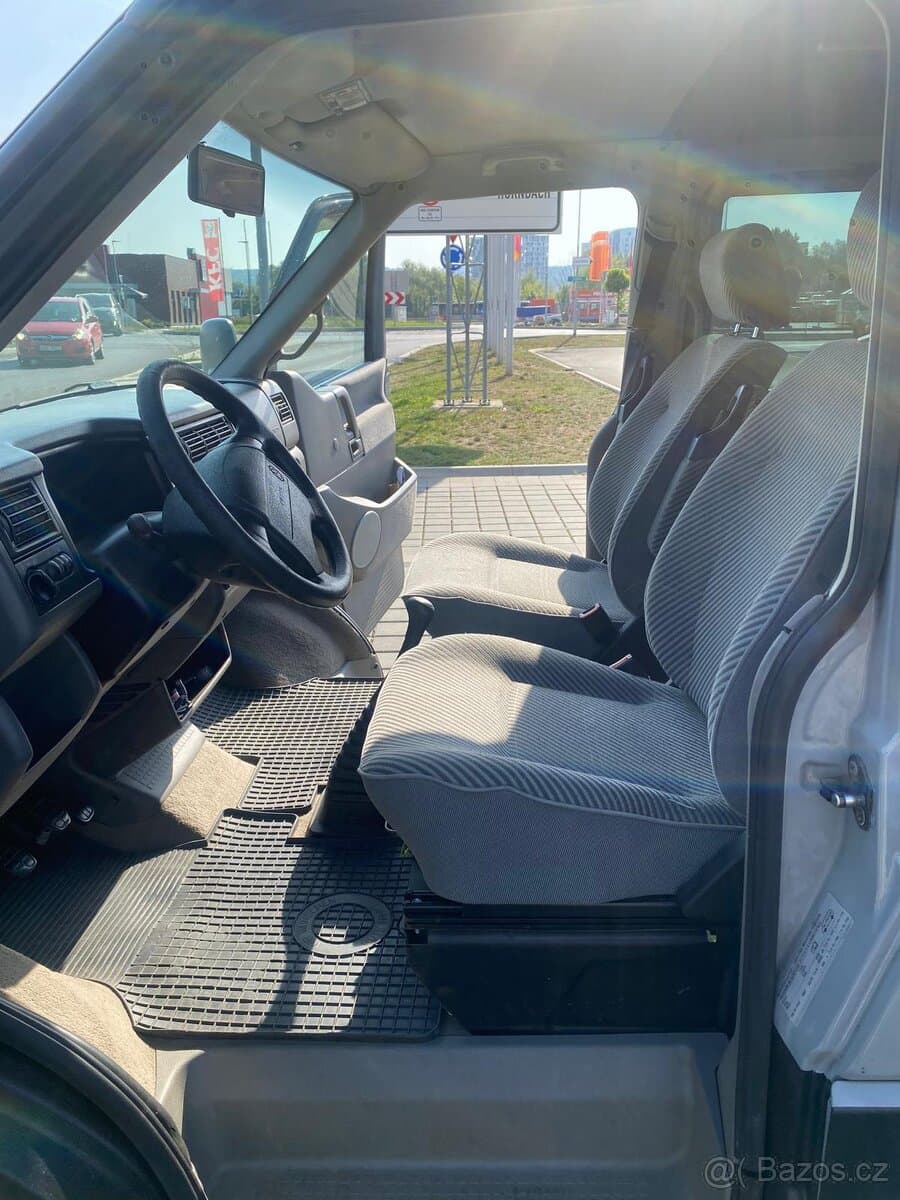 Volkswagen MULTIVAN - 13