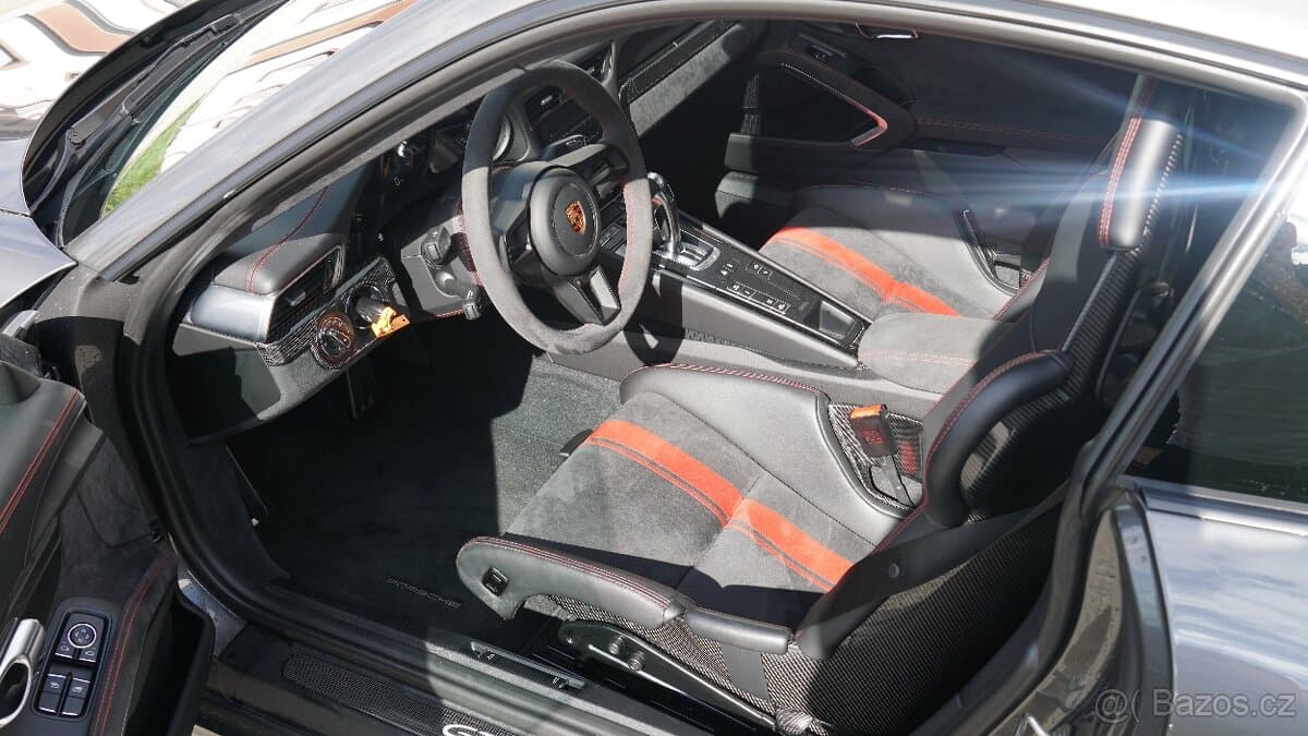 2017 Porsche 911 - 13