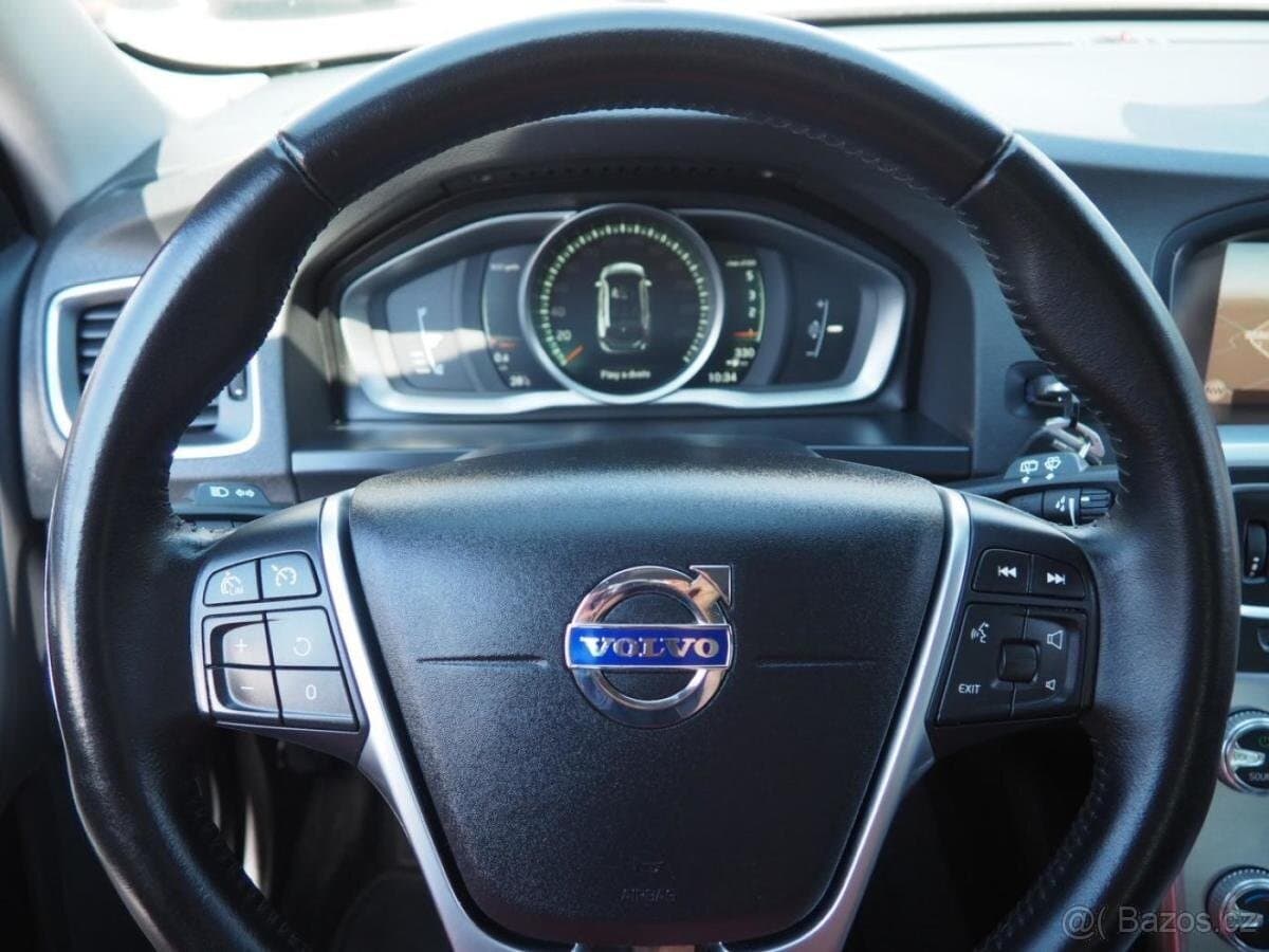 2017 Volvo V60 - 13