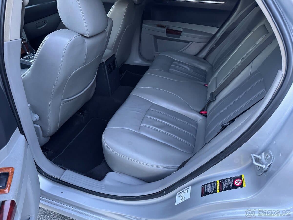 2007 Chrysler 300C - 13