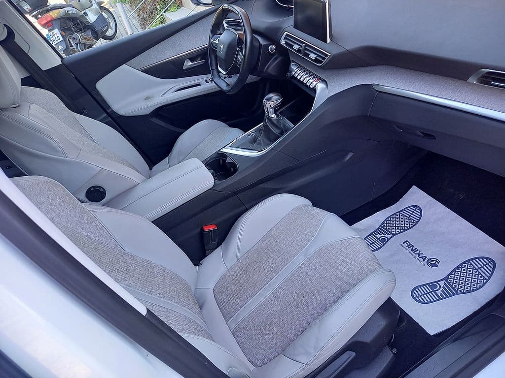 2019 Peugeot 3008 - 13
