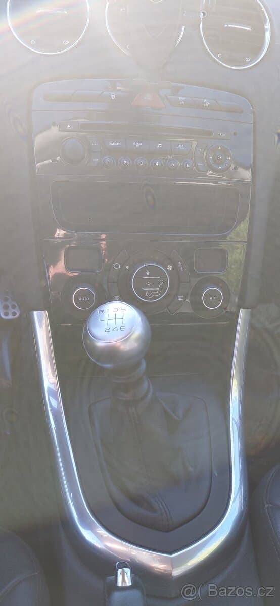 2010 Peugeot 308 - 13