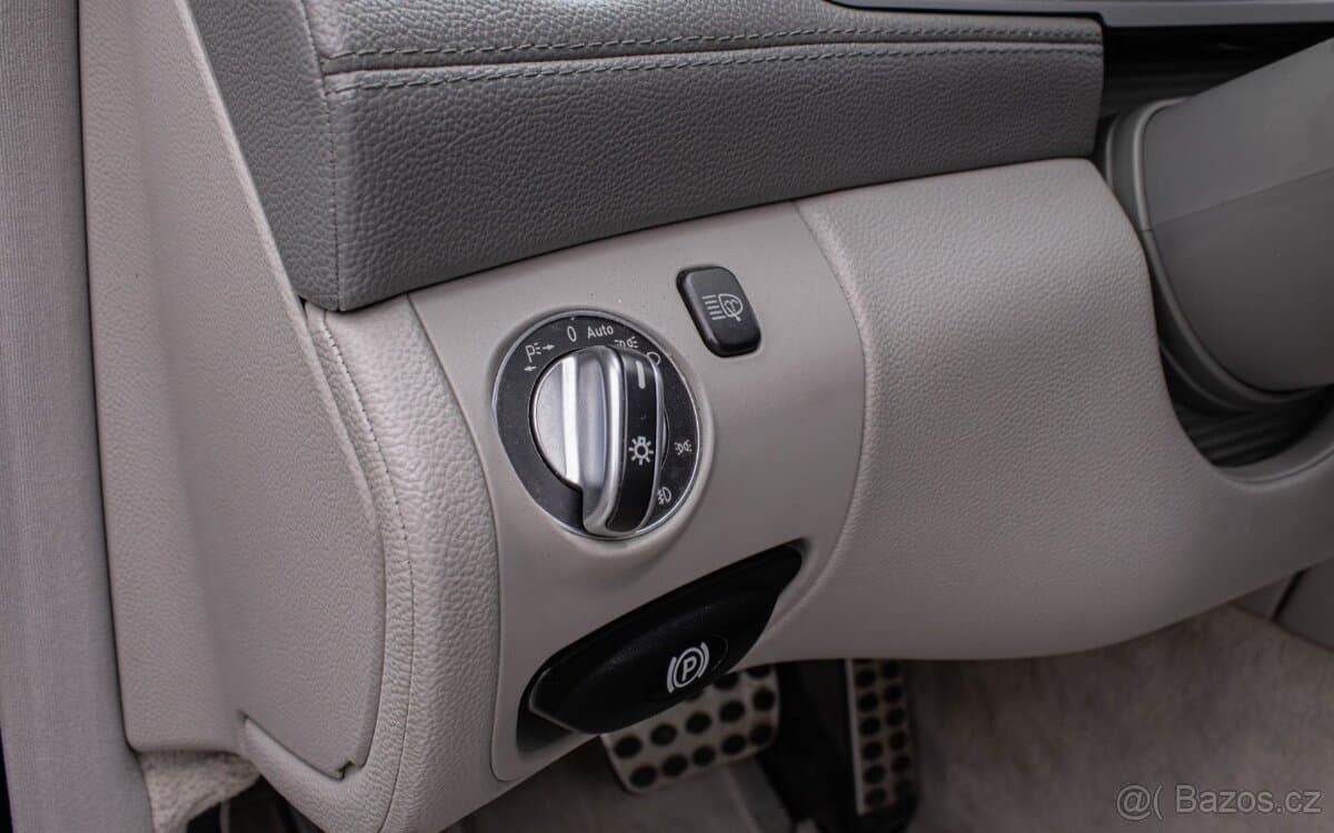 2004 Mercedes-Benz SL - 13