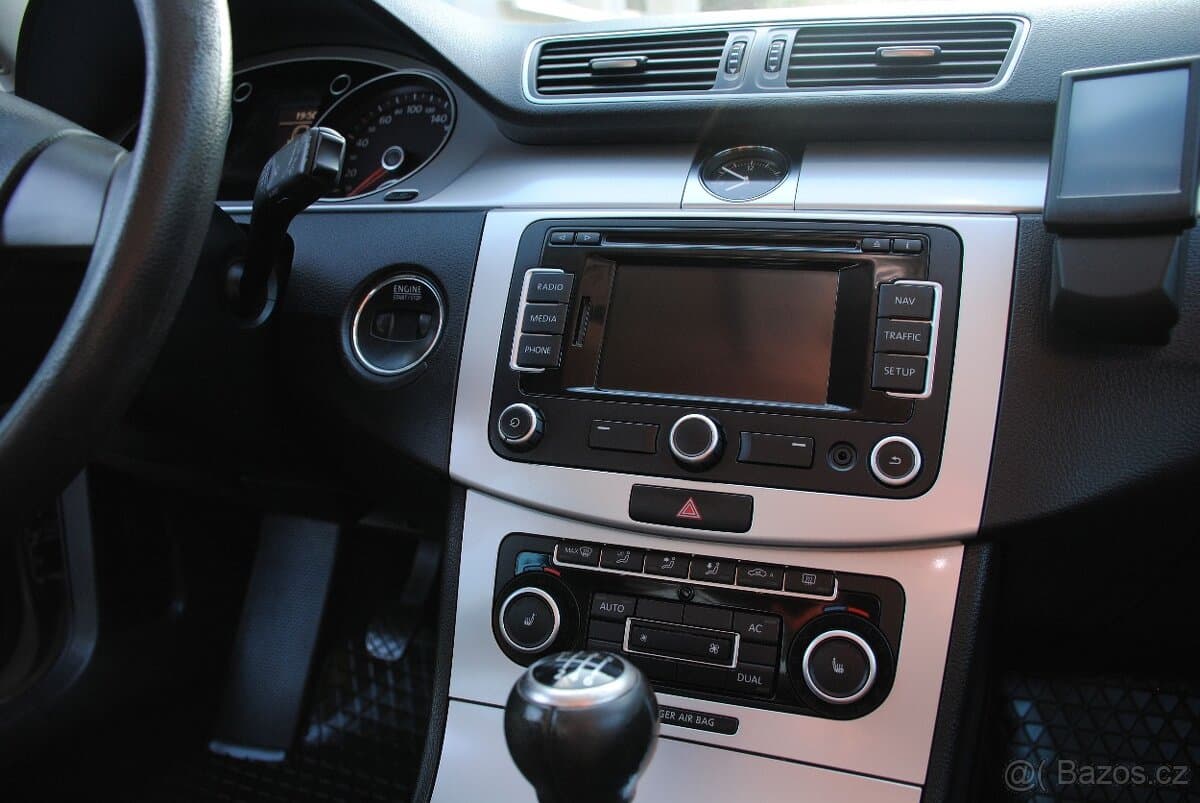 2011 Volkswagen PASSAT - 13