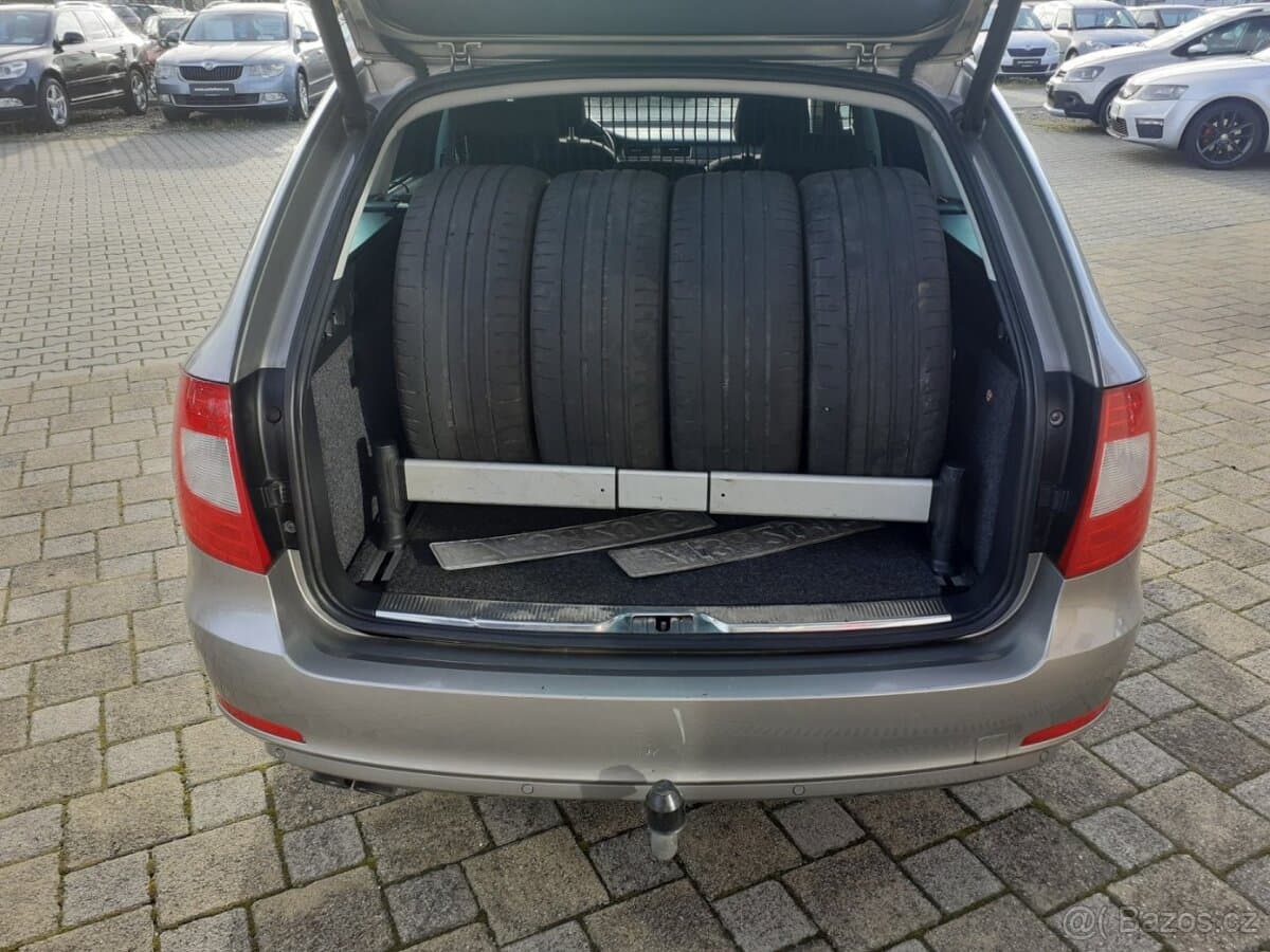 2011 Škoda SUPERB - 13