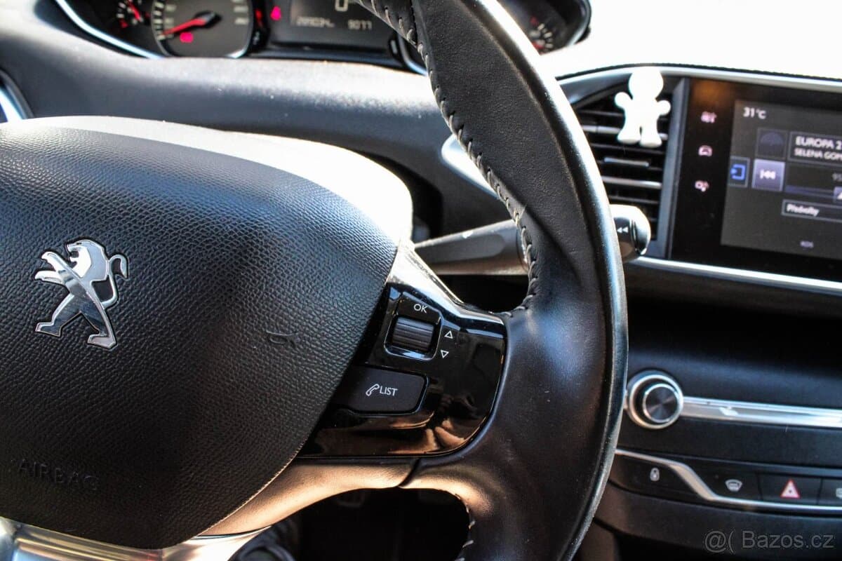 2015 Peugeot 308 - 13