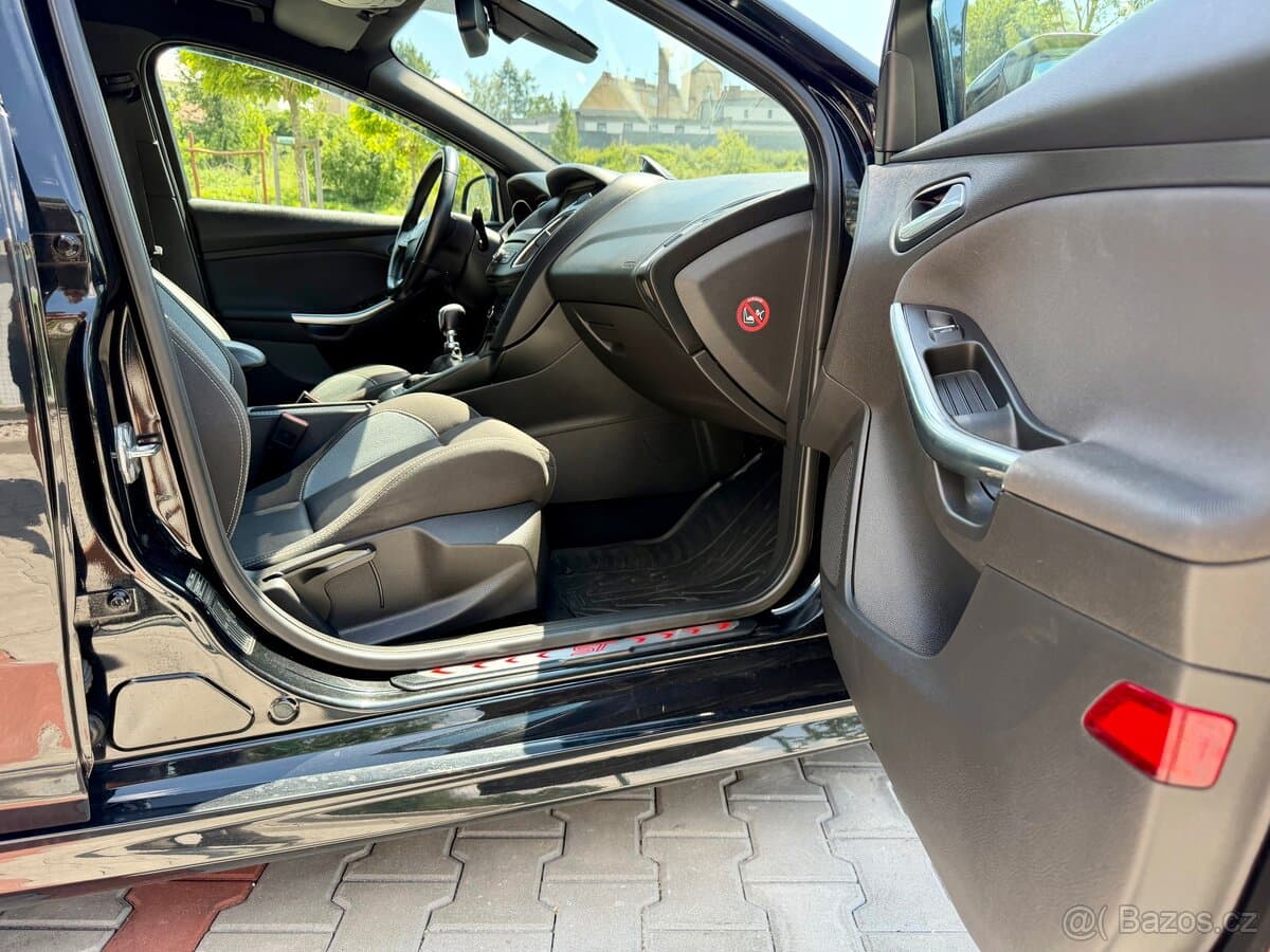 2015 Ford FOCUS - 13
