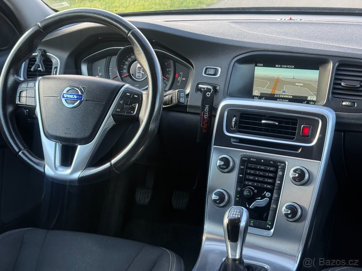 2015 Volvo V60 - 13