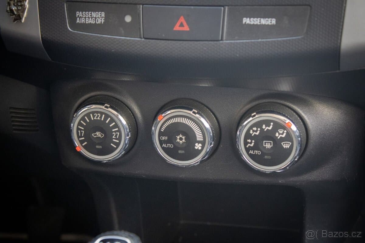 2011 Mitsubishi OUTLANDER - 13