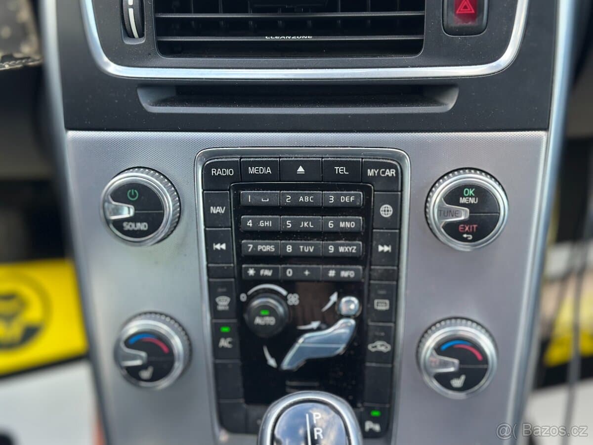 2016 Volvo V60 - 13