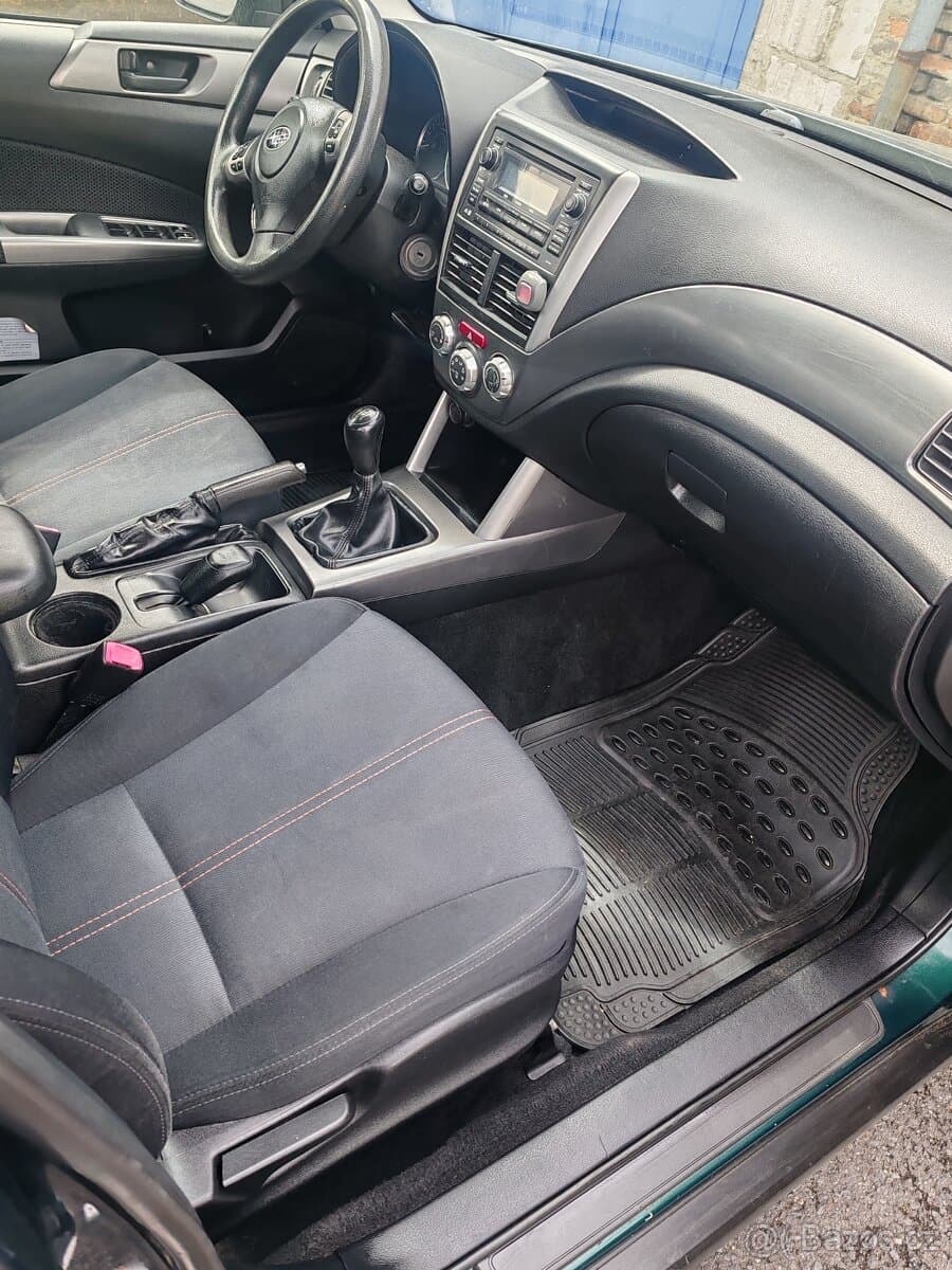 2011 Subaru FORESTER - 13