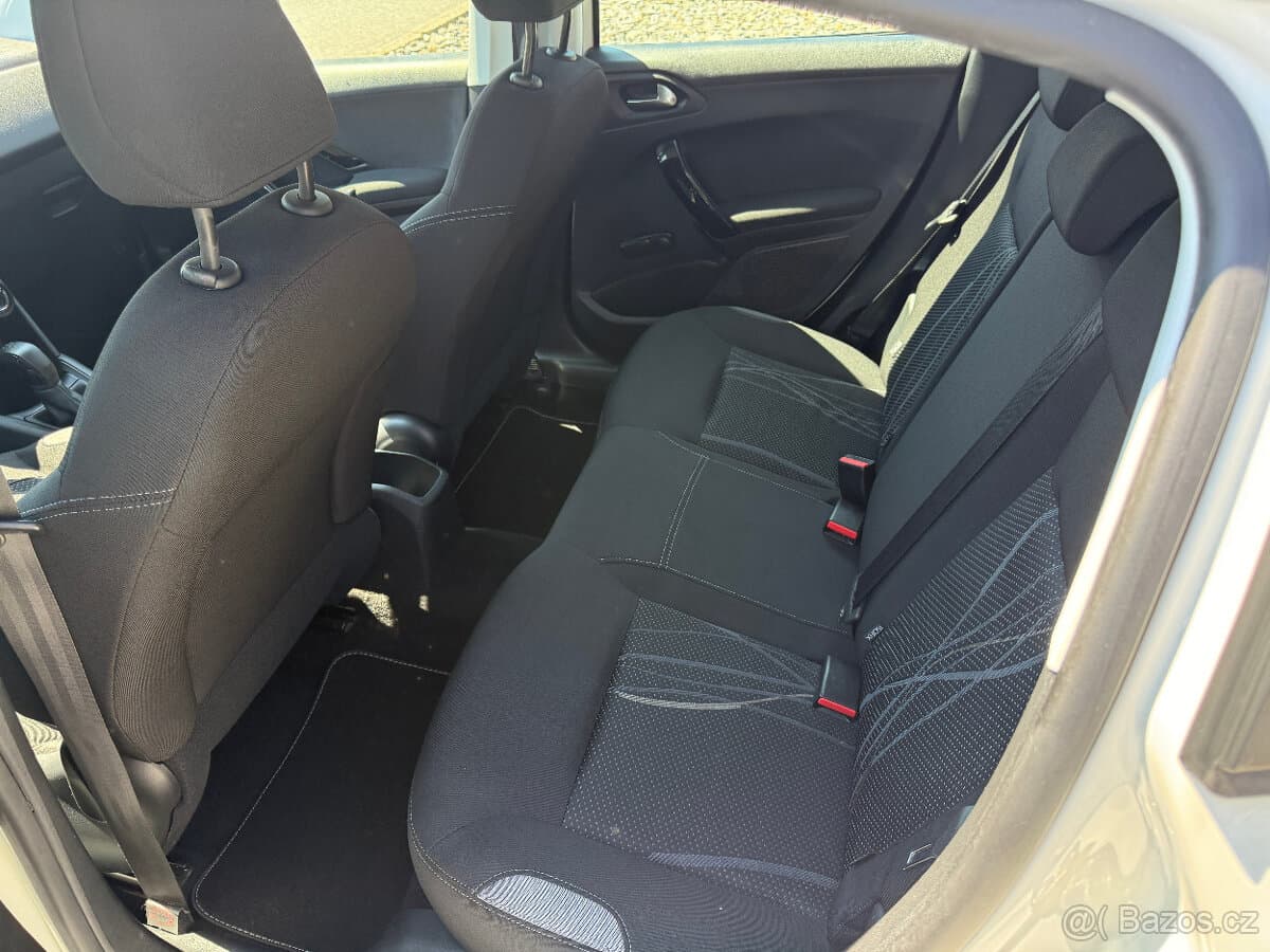 2014 Peugeot 208 - 13