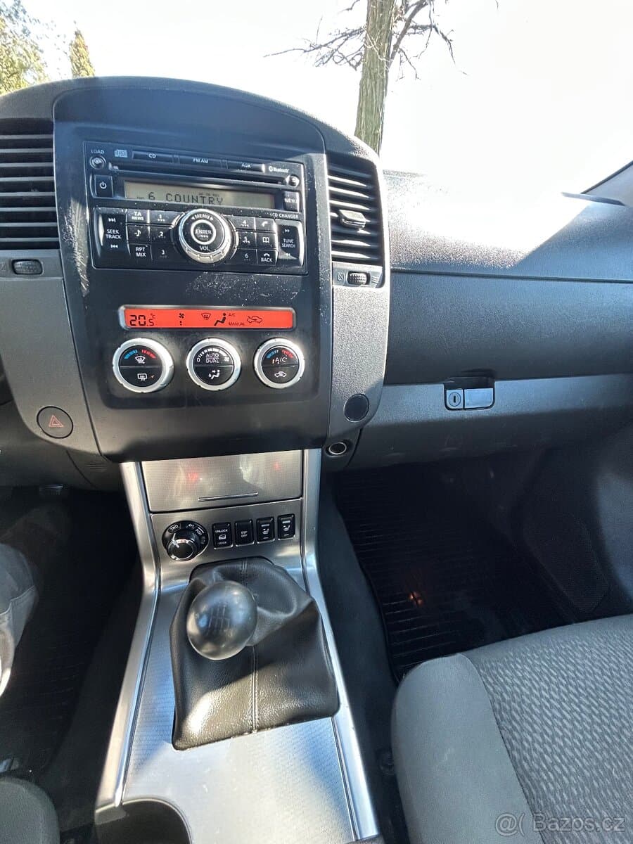 2010 Nissan NAVARA - 13