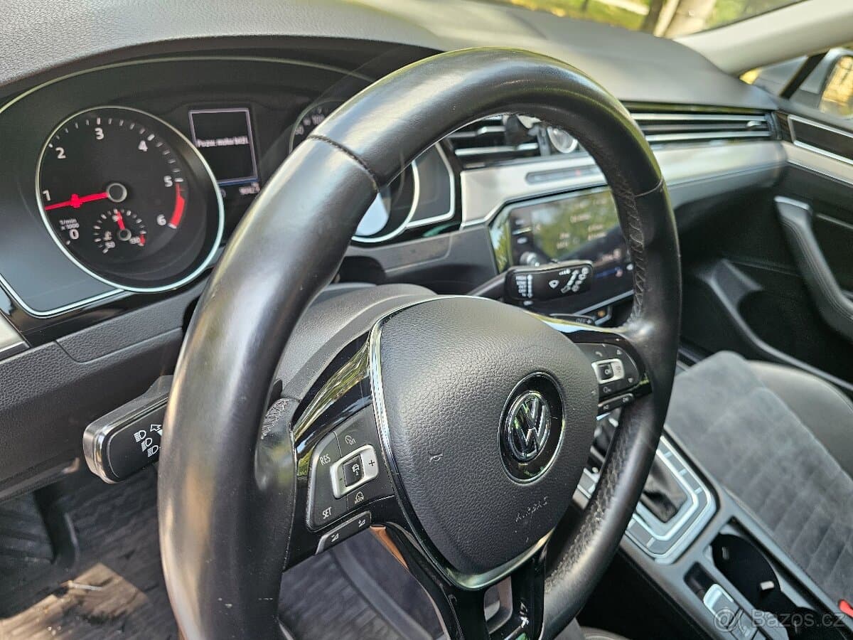 2018 Volkswagen PASSAT - 13