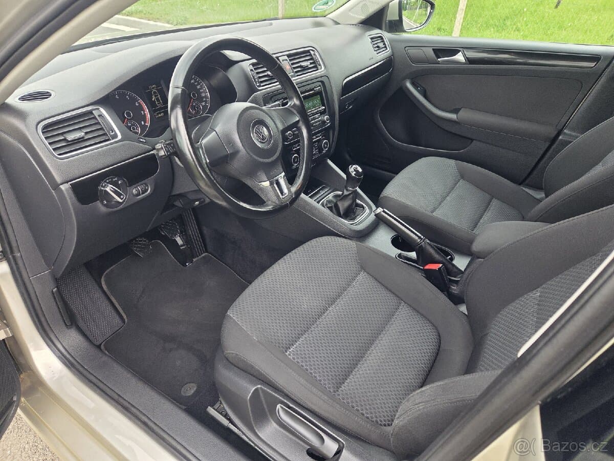 2012 Volkswagen JETTA - 13