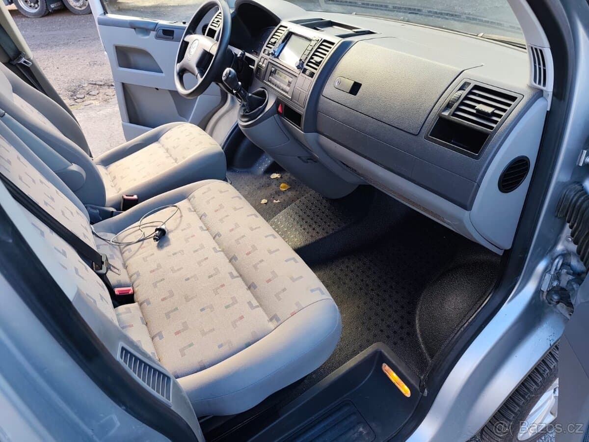 Volkswagen CARAVELLE - 13