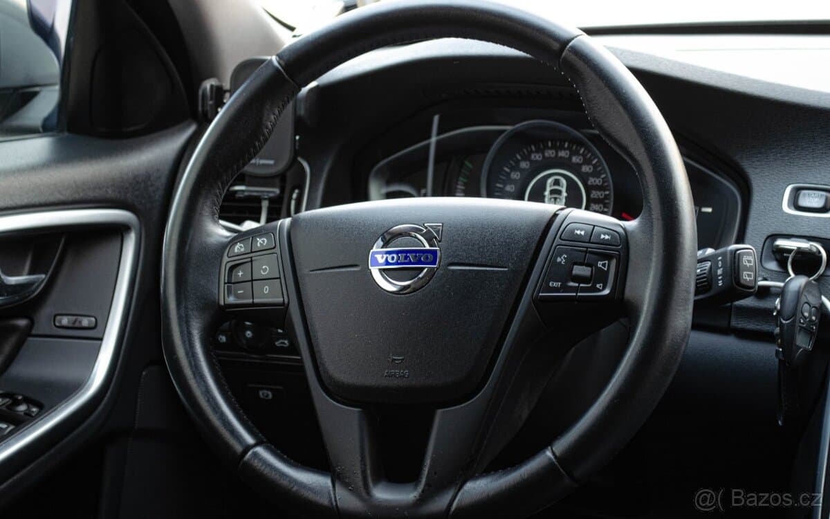 2016 Volvo V60 - 13