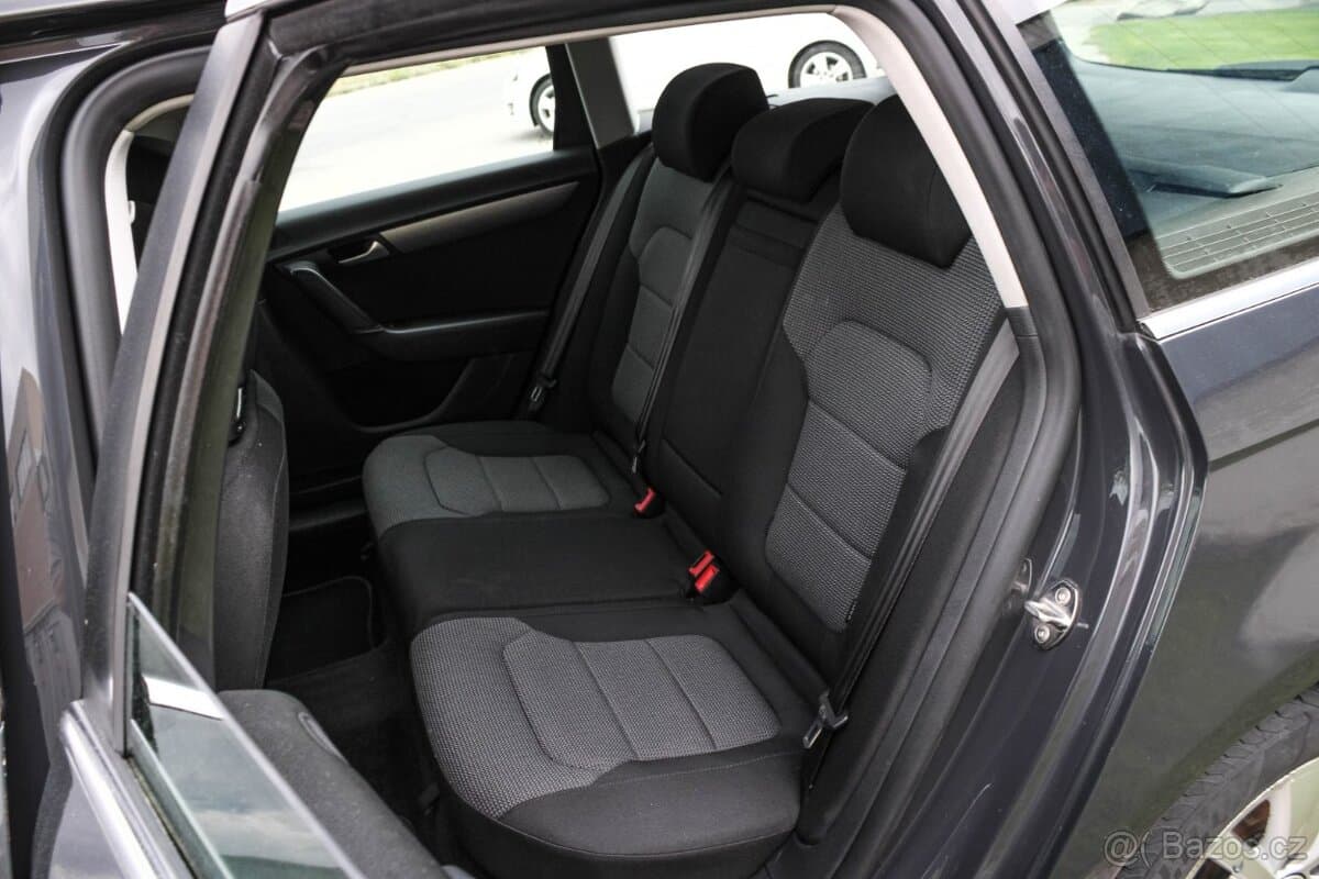 2012 Volkswagen PASSAT - 13