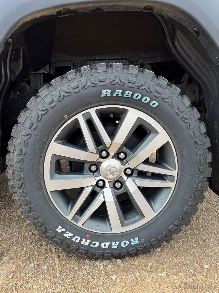 2020 Toyota HILUX - 13