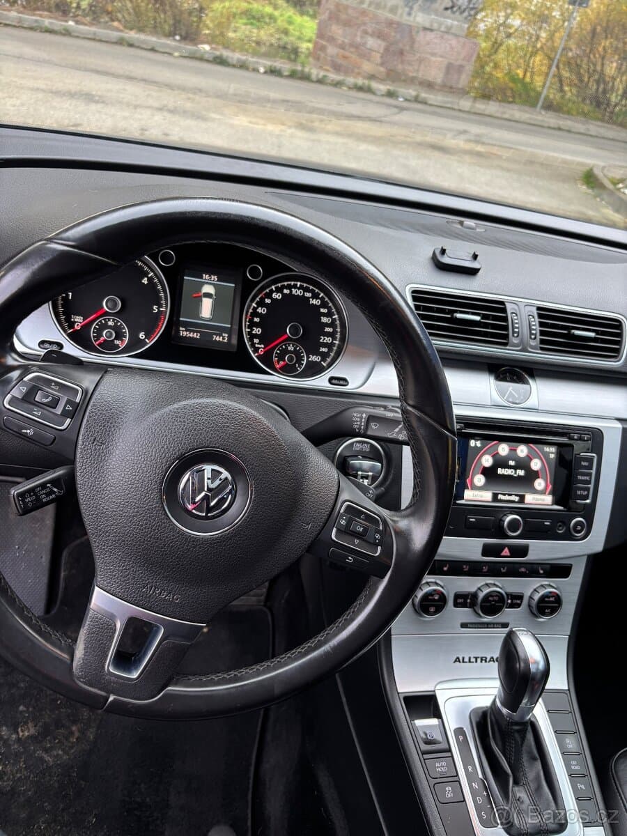 2013 Volkswagen PASSAT - 13