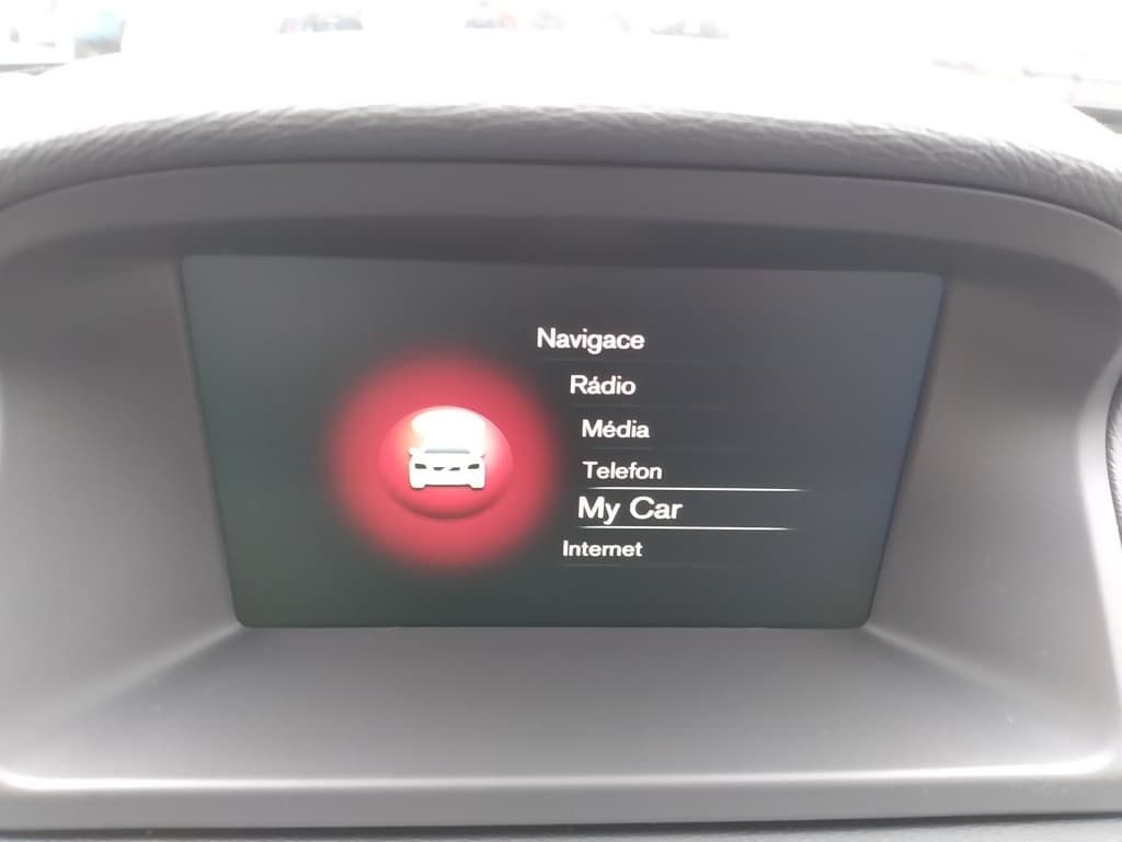 2016 Volvo V70 - 13