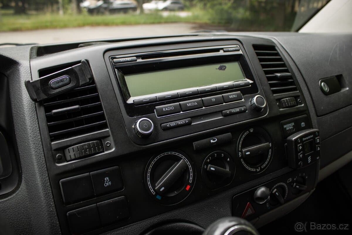 2011 Volkswagen CARAVELLE - 13