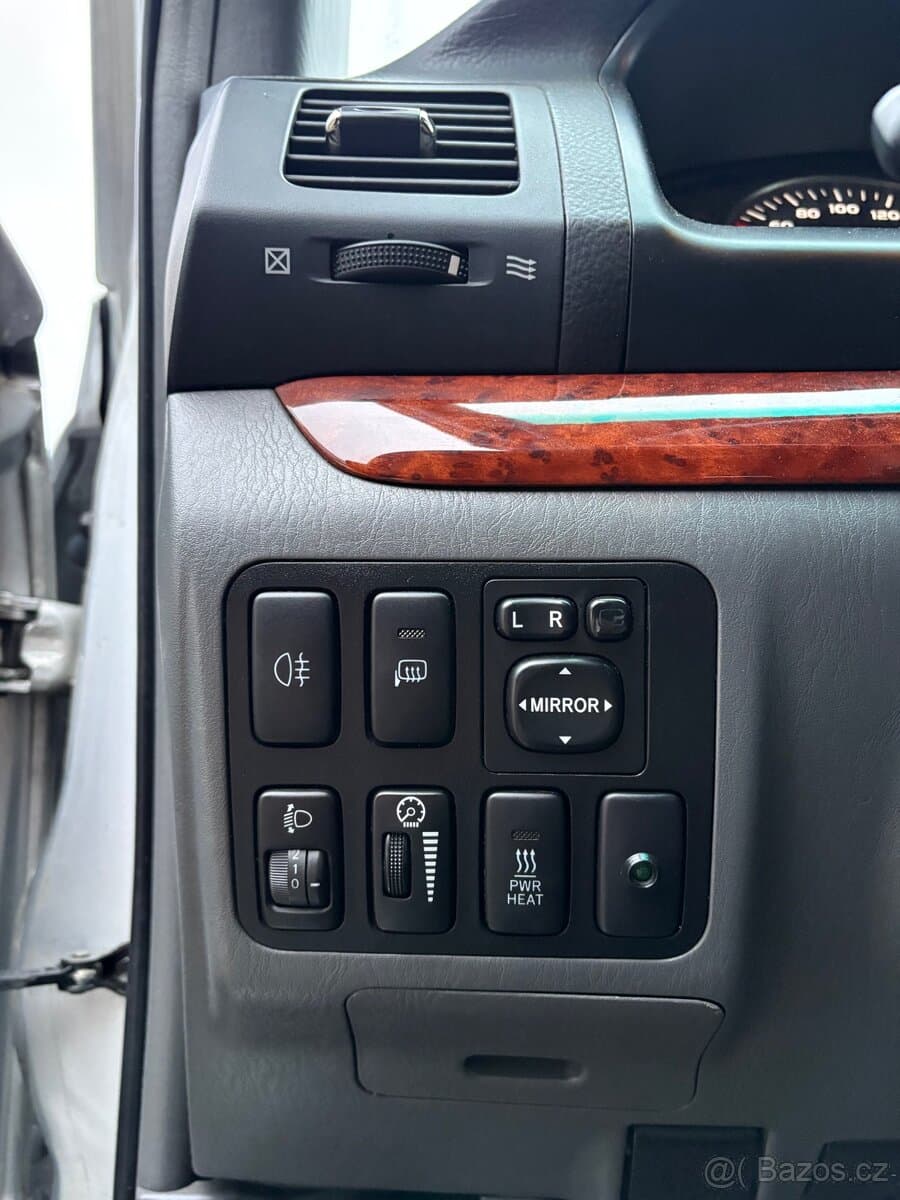 2004 Toyota LAND CRUISER - 13
