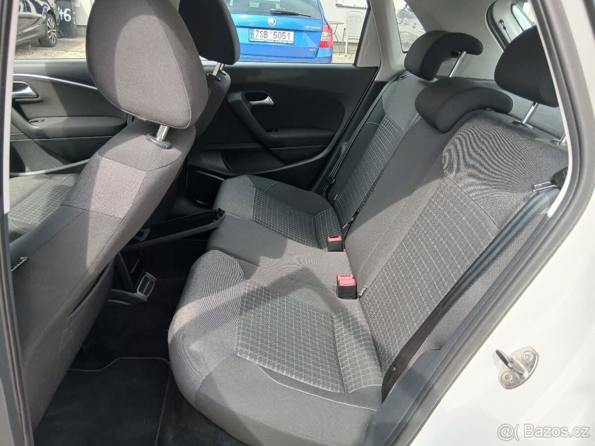 2015 Volkswagen POLO - 13