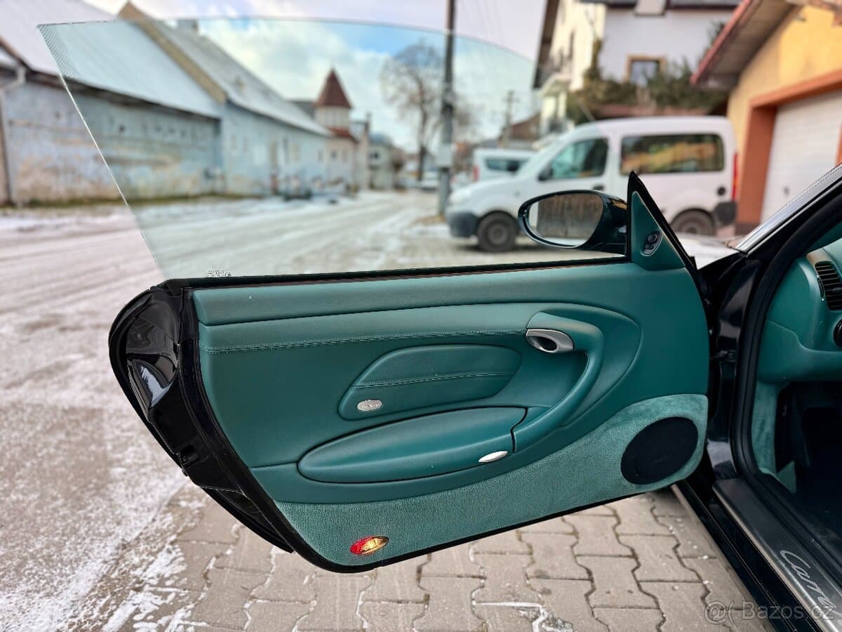 2001 Porsche 911 - 13