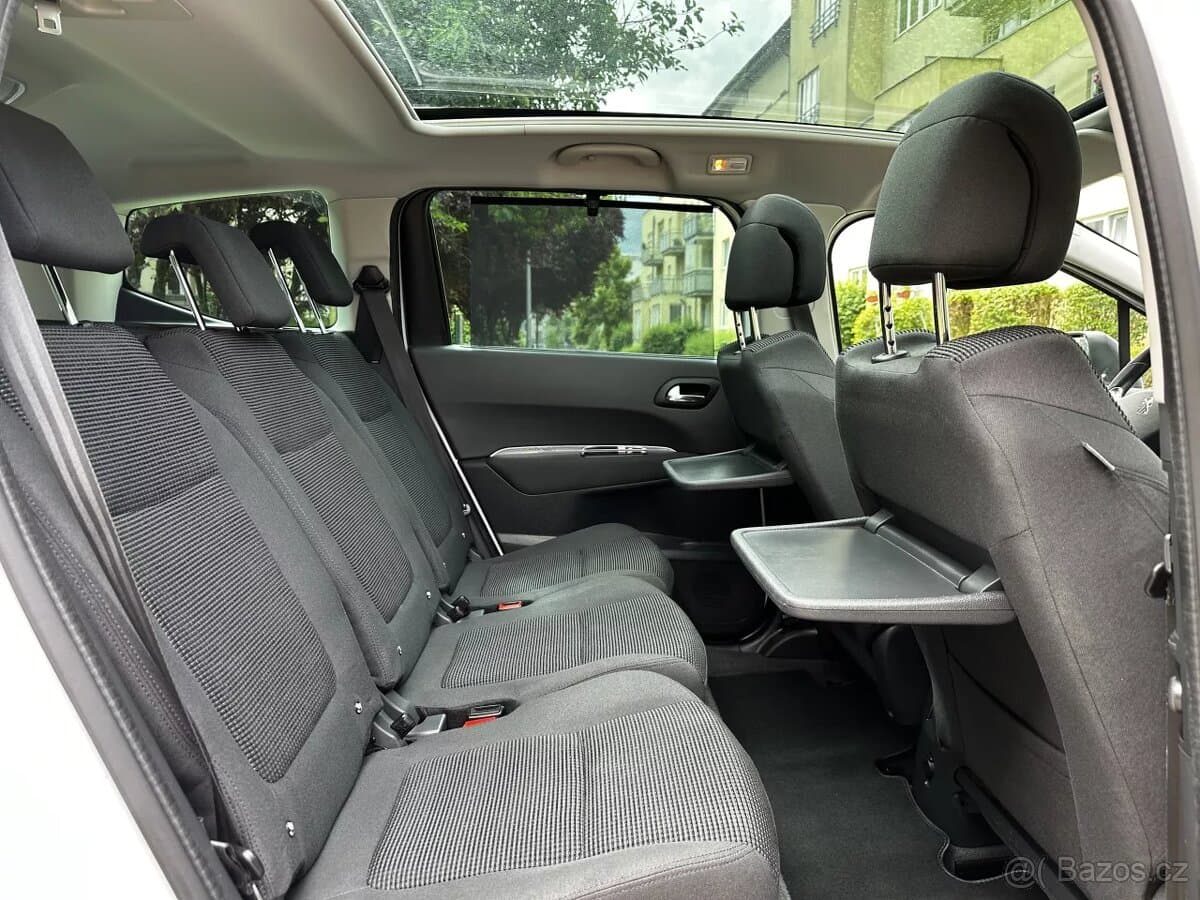 2015 Peugeot 5008 - 13