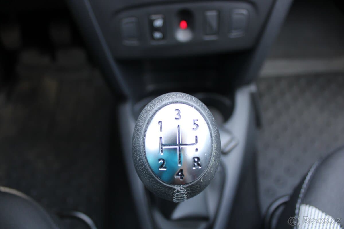 2019 Dacia SANDERO - 13