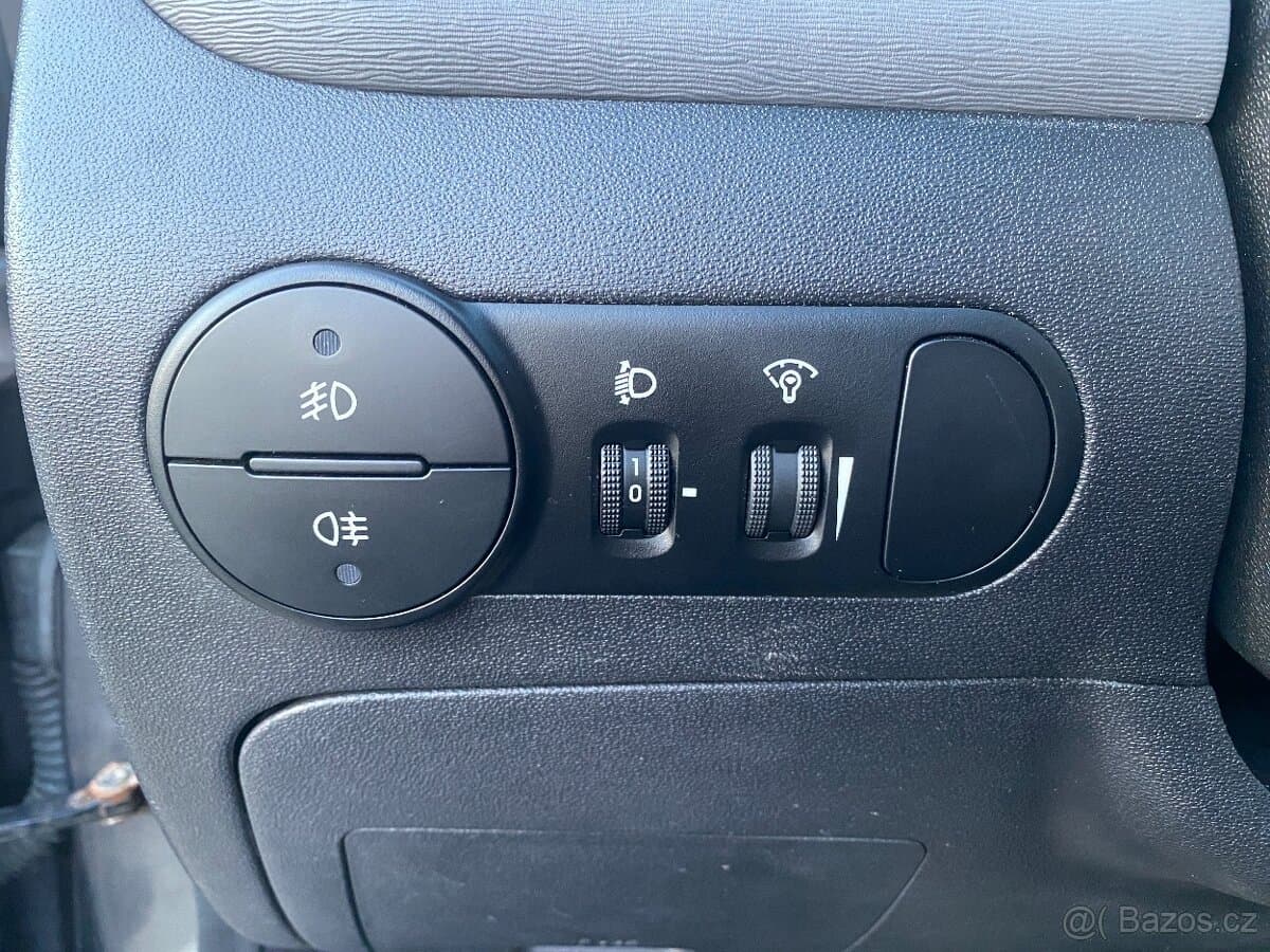 2012 Hyundai i10 - 13