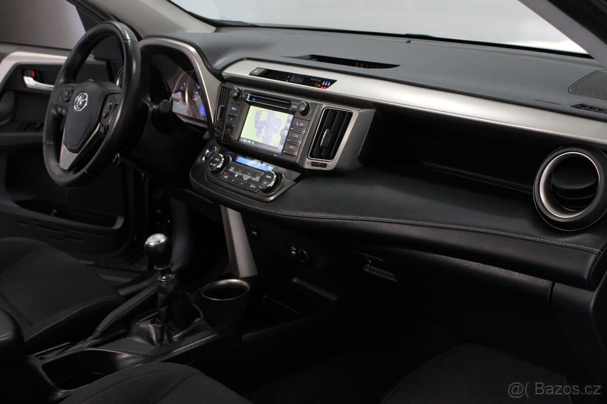 2015 Toyota RAV4 - 13
