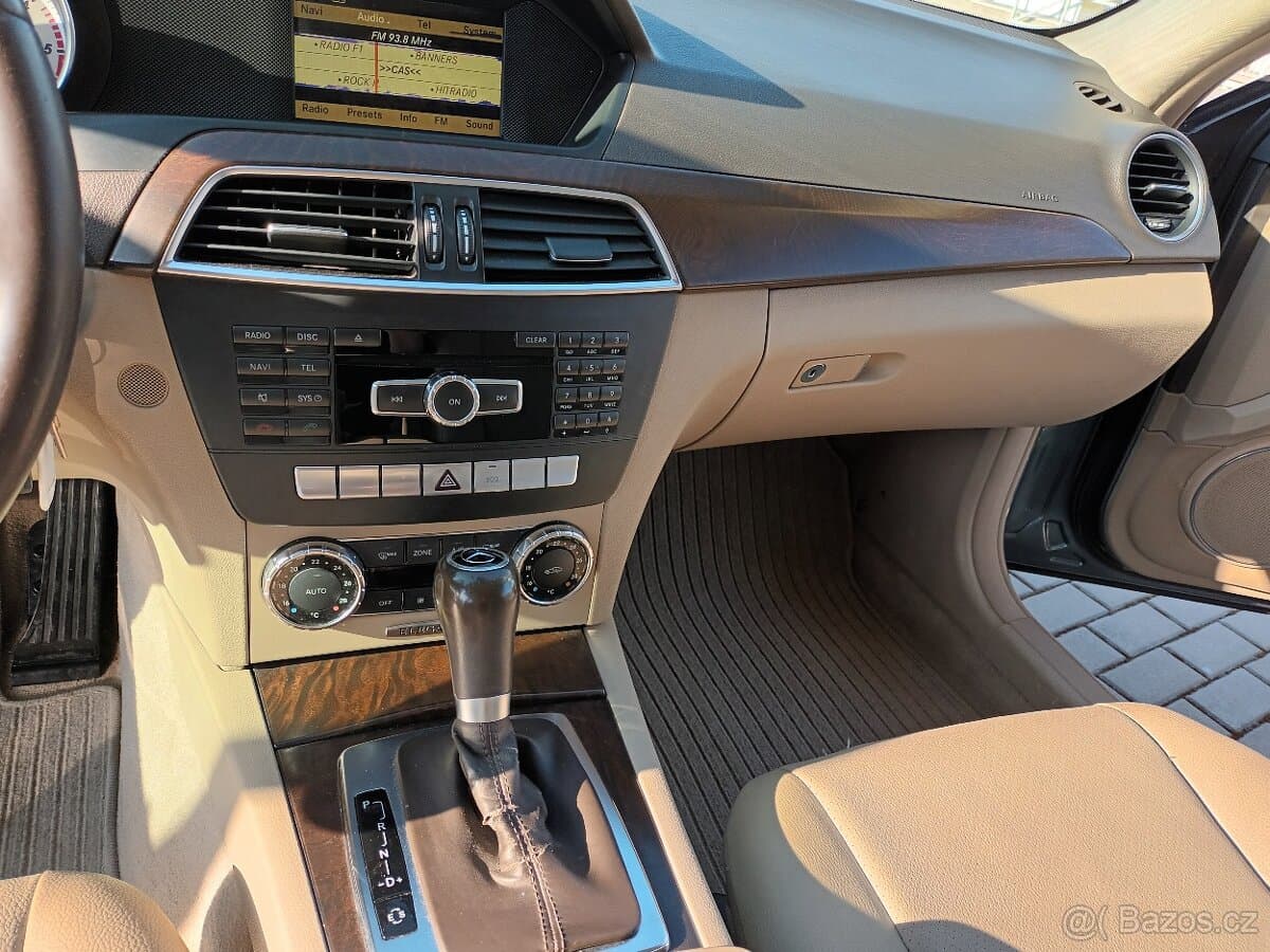 2011 Mercedes-Benz C-CLASS - 13