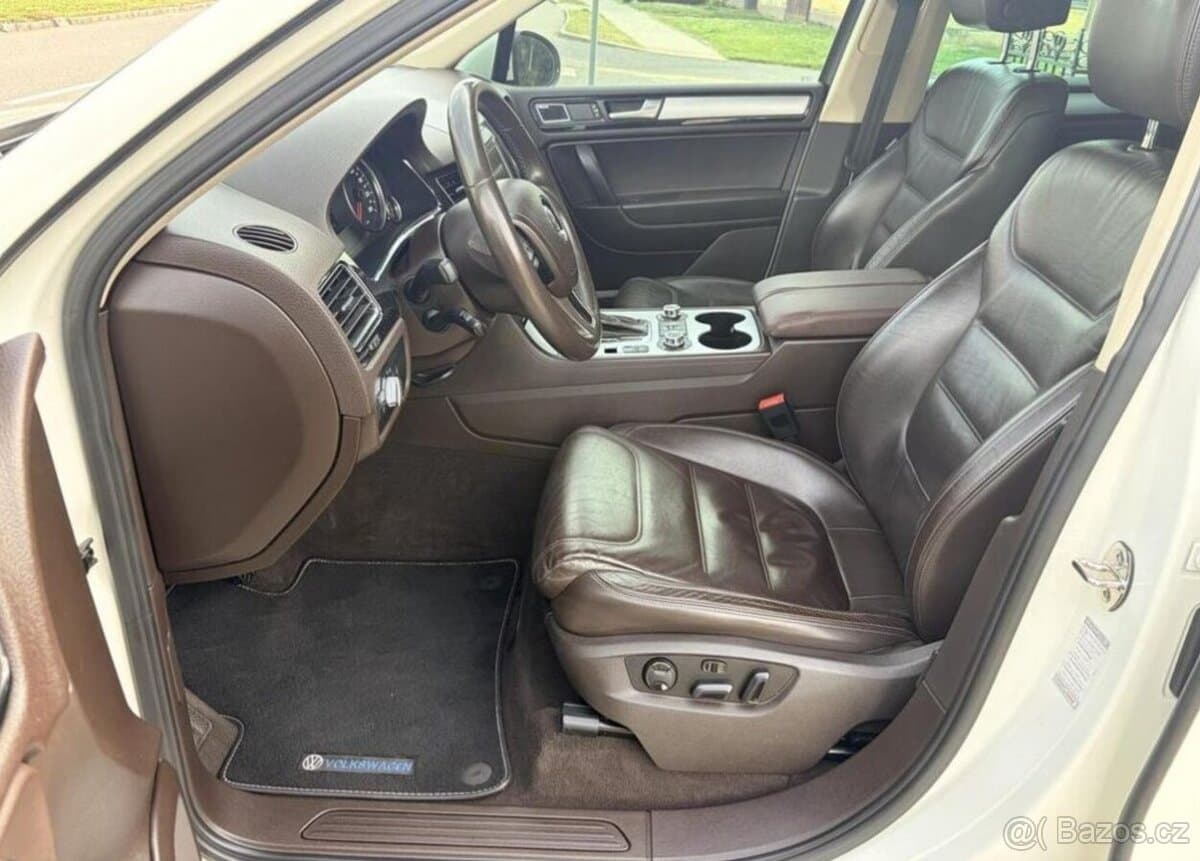 2011 Volkswagen TOUAREG - 13