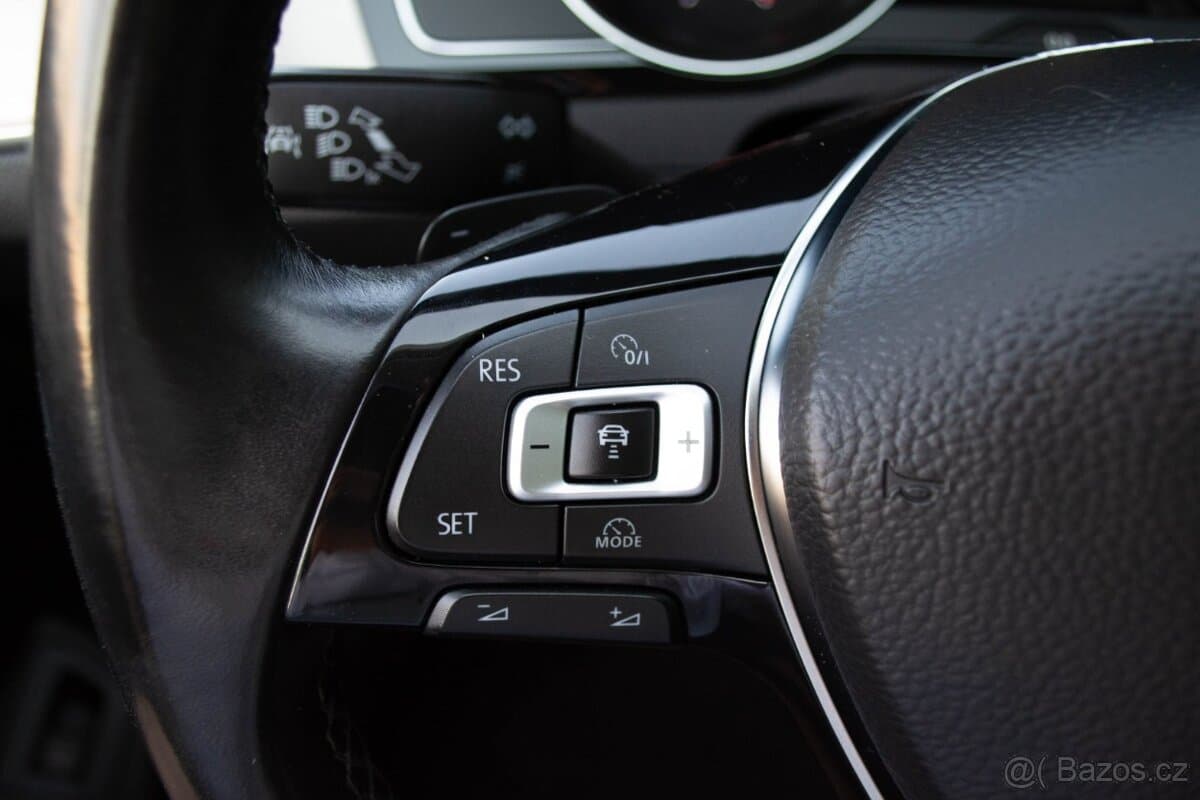 2018 Volkswagen PASSAT - 13