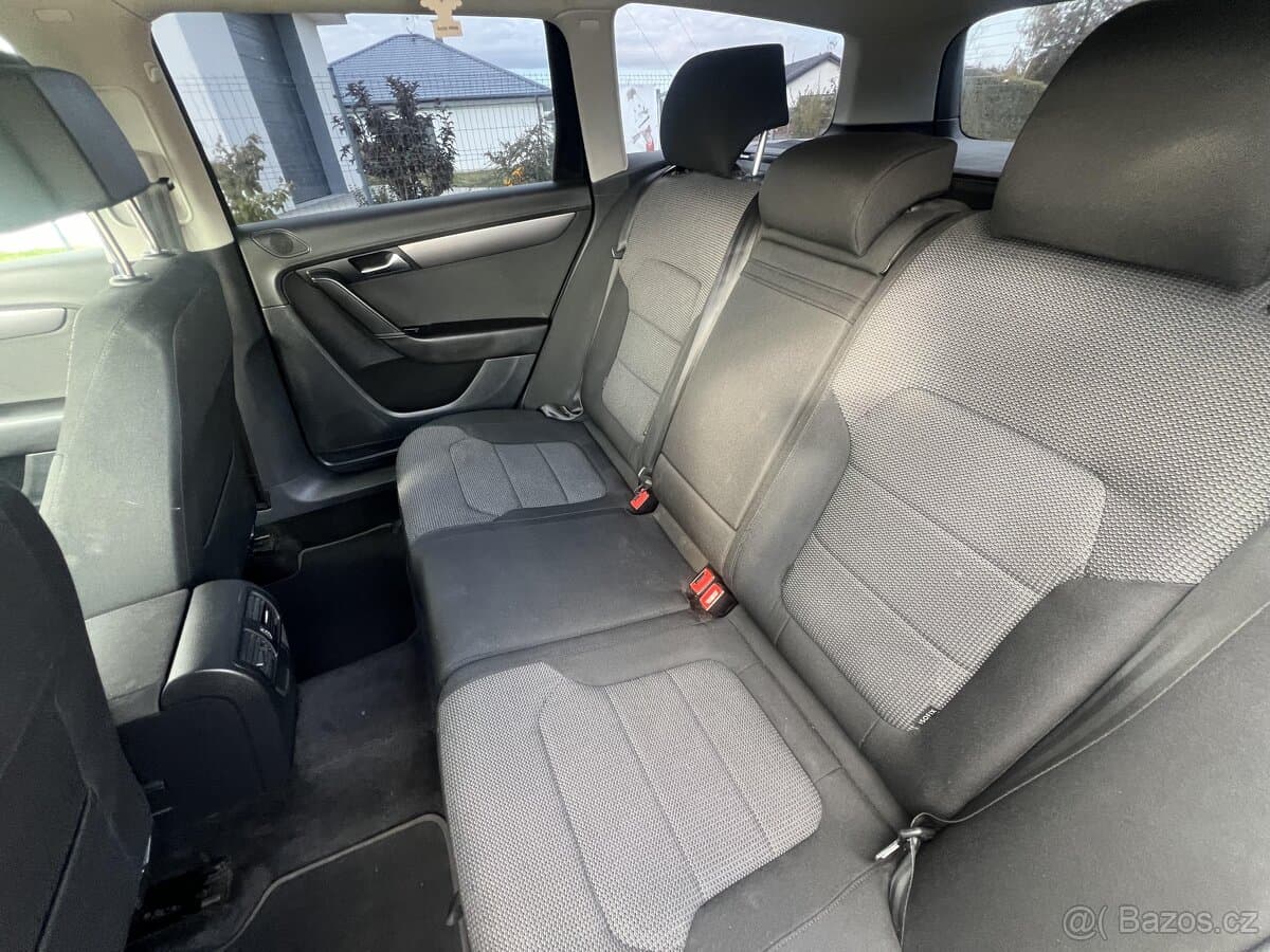 2011 Volkswagen PASSAT - 13
