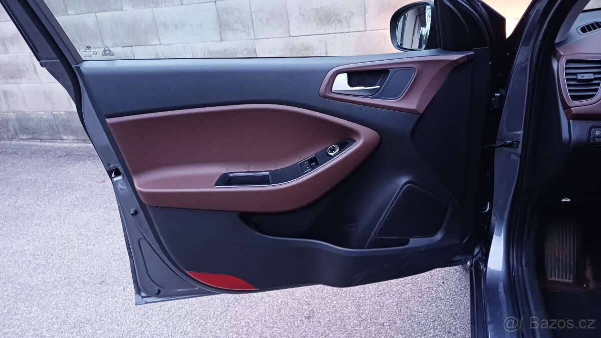 2015 Hyundai i20 - 13