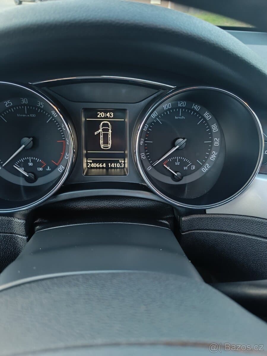 2013 Škoda SUPERB - 13