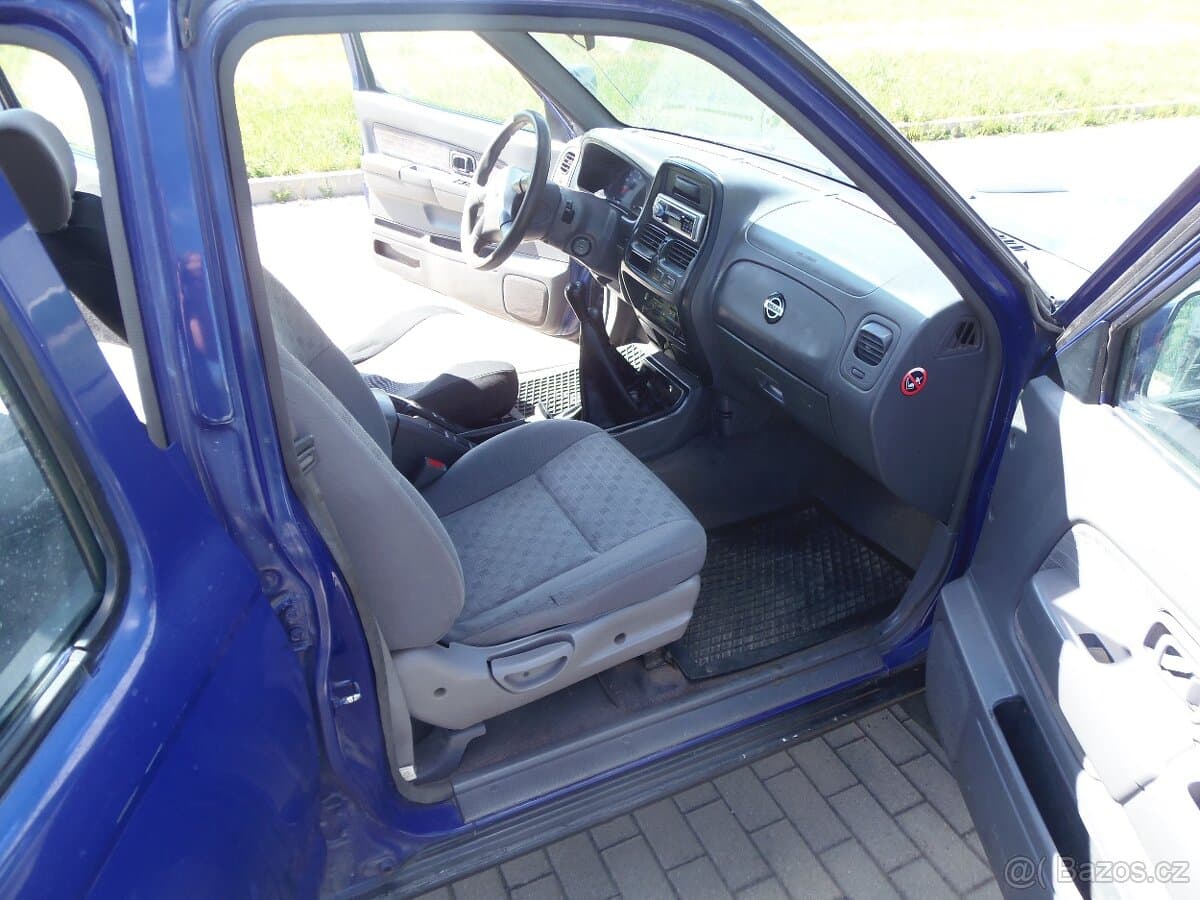 2002 Nissan NAVARA - 13