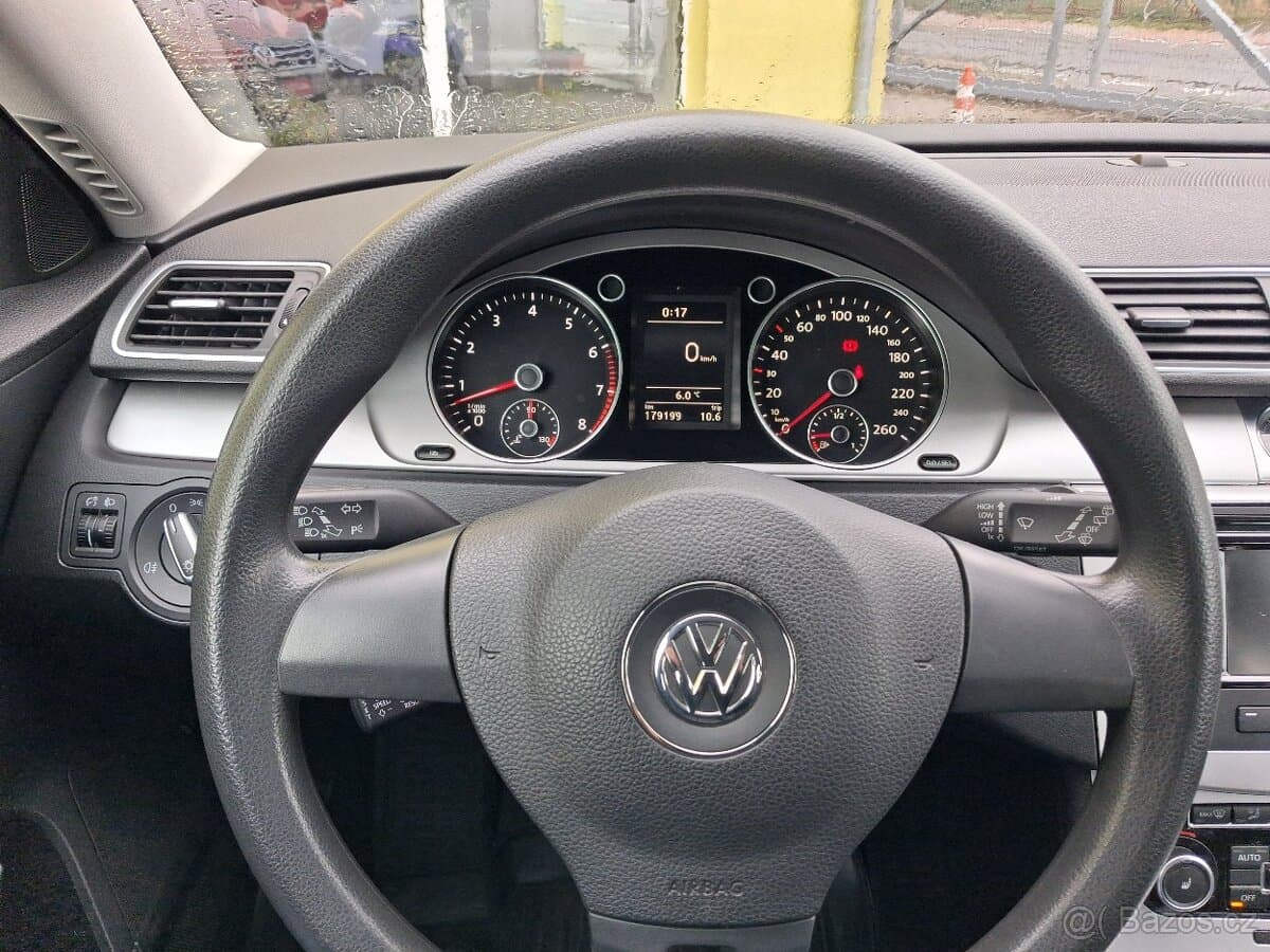 2011 Volkswagen PASSAT - 13
