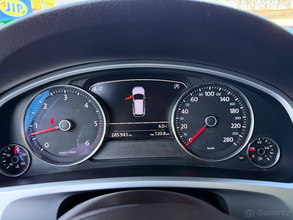 2012 Volkswagen TOUAREG - 13