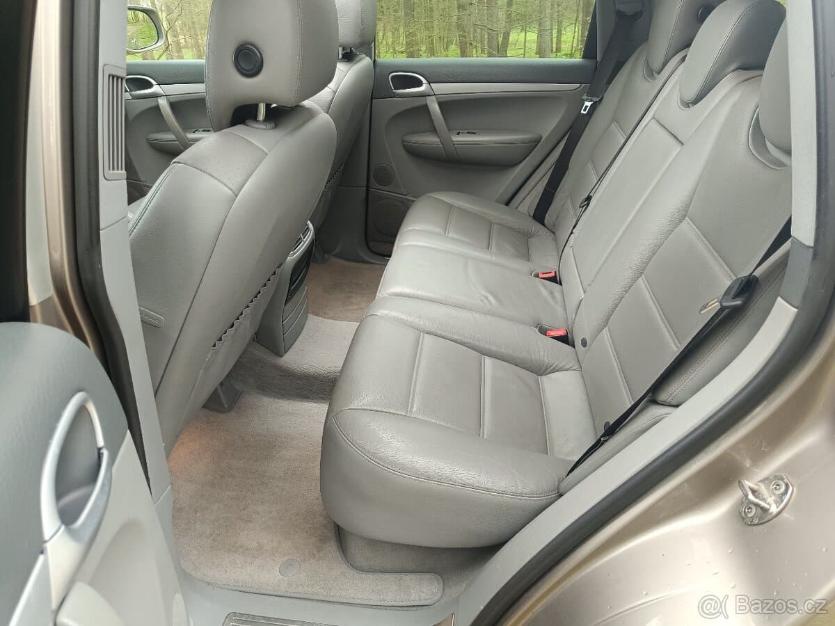 2004 Porsche CAYENNE - 13