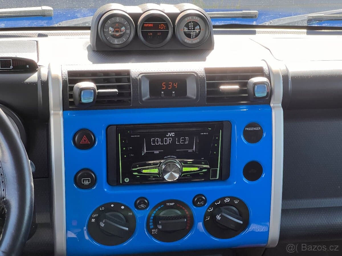 2008 Toyota FJ - 13