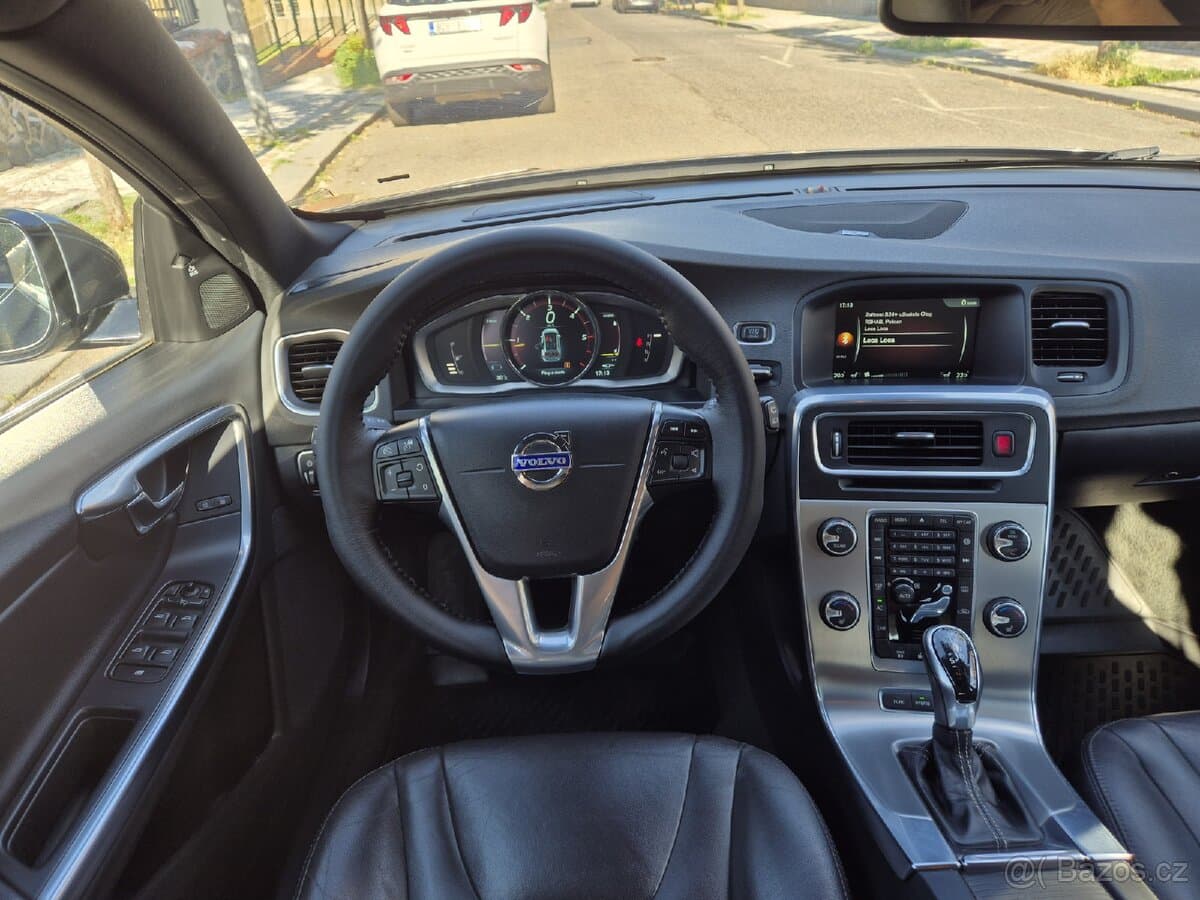 2014 Volvo V60 - 13